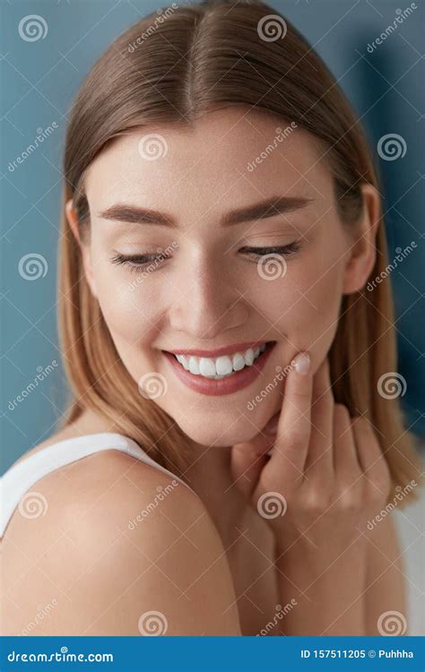 Beauty Portrait Of Smiling Woman With White Teeth Smile Stock Image Image Of Facial Girl