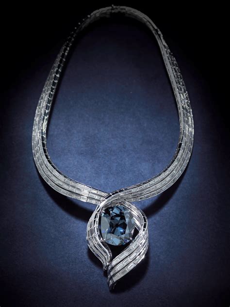 Smithsonian Unveils Hope Diamond In New Setting Designed By Harry