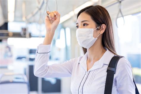 Cara Memakai Masker Yang Benar Untuk Mencegah Penyakit Hello Sehat