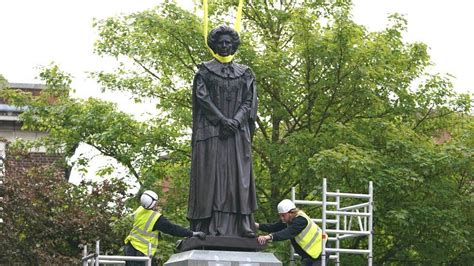 grantham margaret thatcher statue lowered into place london daily