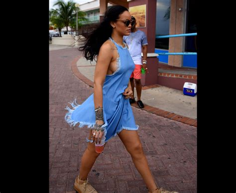 Rihanna Spotted On The Boardwalk Celebrity Nip Slips Sideboobs Underboobs Daily Star