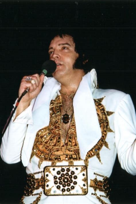 Il 15 agosto 1977, elvis presley riposa fino alle 16.00. Elvis Presley In Concert
