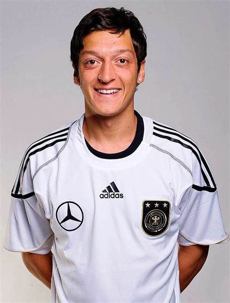 Born 15 october 1988) is a footballer who plays for spanish la liga club real madrid and for the german. informations, videos and wallpapers: Mesut Özil