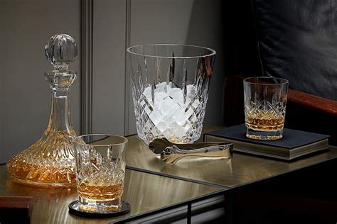 Best Whiskey Glasses For Whiskey Sipping Glory [2020 Edition]