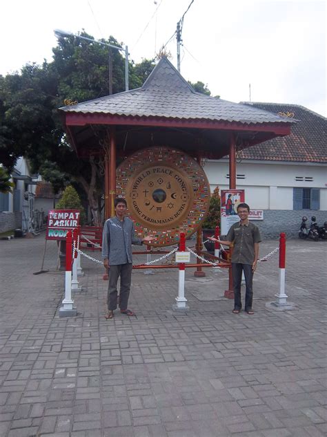 Gong Perdamaian Dunia Di Istana Gebang Blitar Istana Dunia Gong