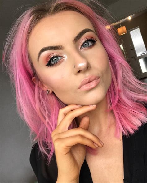 This Foundation Is Going Viral After Cystic Acne Sufferer Shares Her