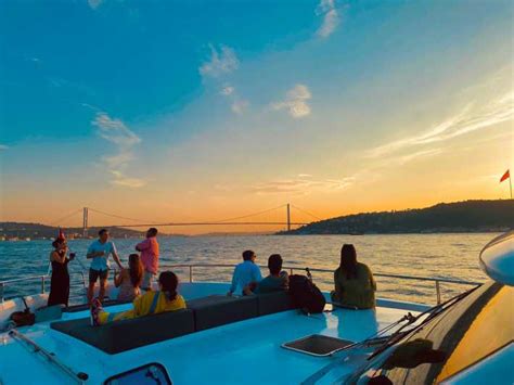 Istanbul Crociera In Yacht Per Piccoli Gruppi Al Tramonto Sul Bosforo