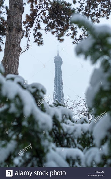 Paris Winter Snow Eiffel Hi Res Stock Photography And Images Alamy