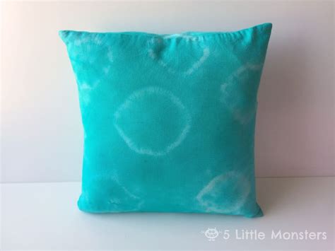 5 Little Monsters Tie Dyed Pillow Tutorial