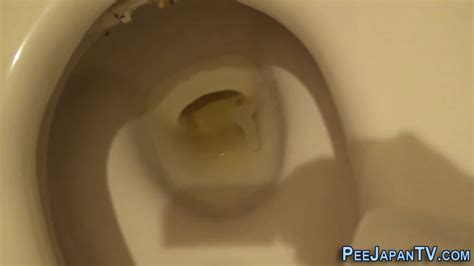 Asian Pissing Into Toilet Eporner