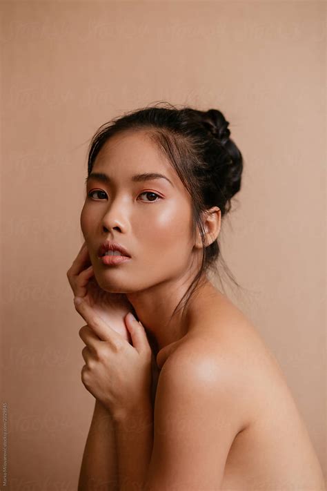 Studio Beauty Portrait Of Asian Woman Del Colaborador De Stocksy