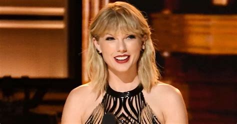 Taylor Swift Bares Her Midriff In A Daring Dress On The CMAs Stage After Denying She S PREGNANT