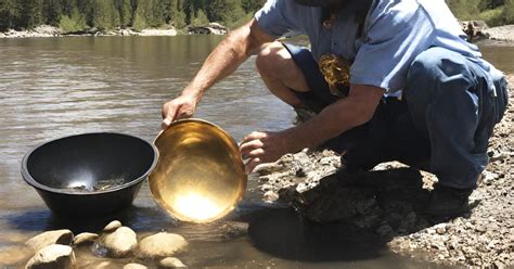 Gold Panning In Maine An Ultimate Guide Bizarrehobby