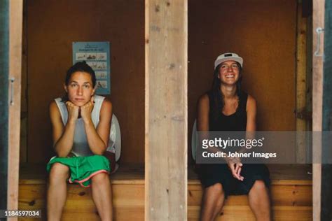 Women Using Toilet Stock Fotos Und Bilder Getty Images