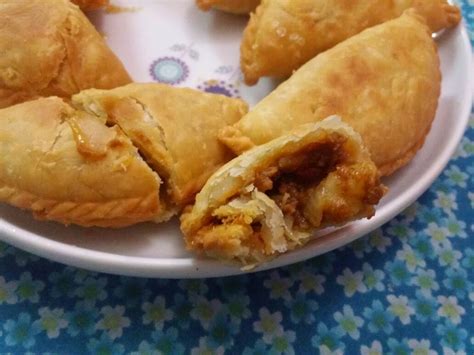 Maybe you would like to learn more about one of these? .: ResepiSue : Karipap Ayam Rangup (Chicken Currypuff)