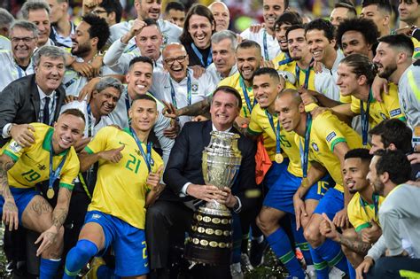 Vergonzoso El Show De Bolsonaro En El Maracaná Fútbol Brasil Copa