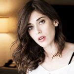 Lizzy Caplan Bio Height Weight Age Measurements Celebrity Facts