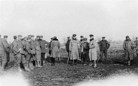 Christmas Truce 1914 Amazing Photos Of British And German Troops Meeting In No Man S Land