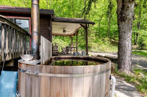 21 Airbnbs With Hot Tubs Thatll Make You Forget Its Winter 2023 Gq