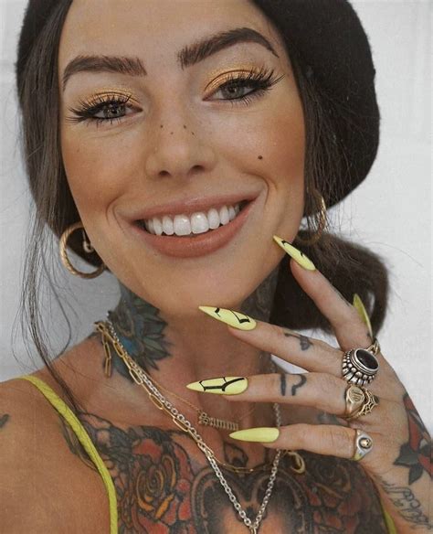 Hot Tattoos Finger Tattoos Body Art Tattoos Girl Tattoos Tattoos For Women Tattoed Girls