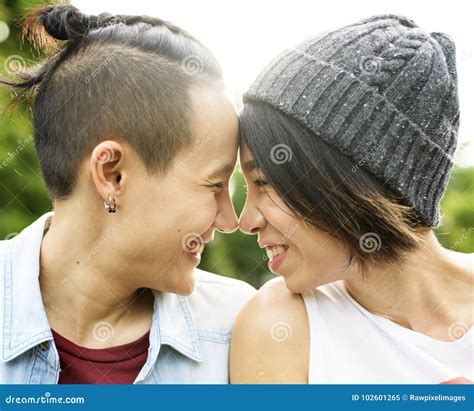 Lgbt亚洲女同性恋的夫妇 库存图片 图片 包括有 熟友 关系 自豪感 同性恋 青年时期 快乐 102601265