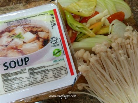Krup krap sedapnya cendawan enoki celup tepung goreng pedas ni! Sup Tauhu Lembut Dengan Cendawan Enoki