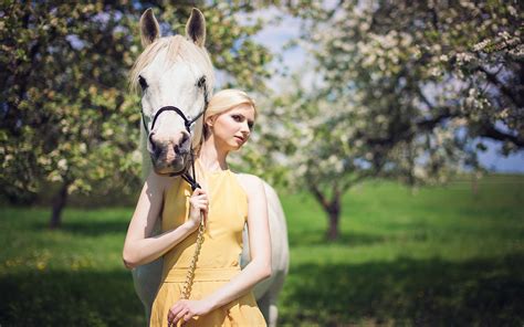 Women Model Women With Horse Blonde Women Outdoors Horse Yellow