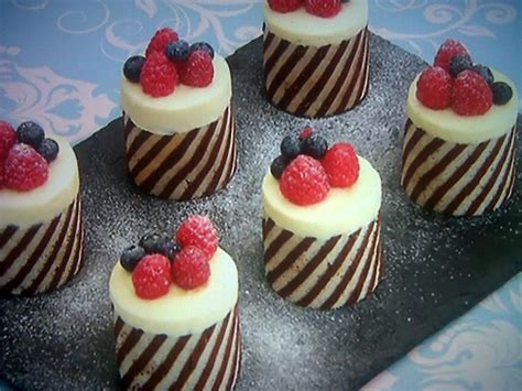 Fill the cake with chocolate mousse: Double chocolate mousse entremets recipe | Recipe | Mary ...