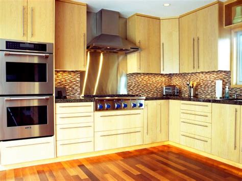 Blophome is an interior design software which can be used to design a kitchen. L-Shaped Kitchen Designs | HGTV