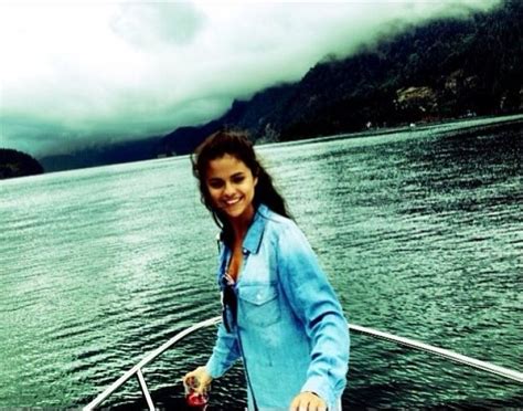 Selena Gomez Rehab Update Justin Biebers Ex Speaks Out About Treatment Stint In Emotional