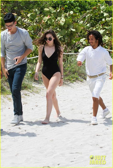 Hailee Steinfeld Wears Plunging One Piece For Miami Beach Day Photo