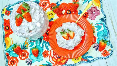 Remove the pan from the heat and add the jello powder from both packets, whisking until completely dissolved. Strawberry Pineapple Cool Whip Salad - Hawaii Travel with Kids