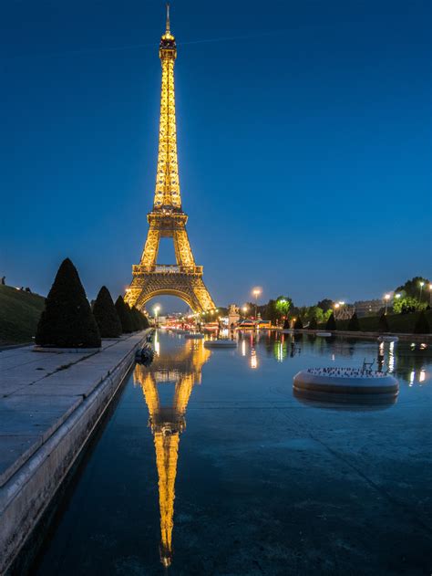 무료 이미지 바다 물 빛 밤 에펠 탑 파리 황혼 못 저녁 반사 차량 경계표 조명 등 3763x5017
