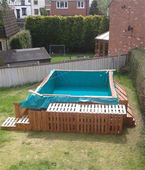 Build A Swimming Pool Out Of 40 Pallets Pallet Pool Diy Swimming Pool Building A Swimming Pool