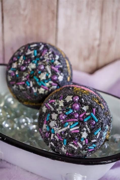 Make these diy bath bombs with your kids for a real fun activity. DIY Black Galaxy Bath Bomb Recipe Homemade Beauty Products