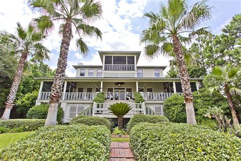 Sandra Bullocks Beachside Home Captures Relaxed Coastal Style