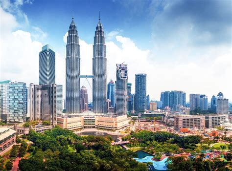 Divided into numerous districts, its main hub is called the golden triangle which comprises bukit bintang, klcc and chinatown. Kuala Lumpur Beautiful HD Wallpapers - All HD Wallpapers