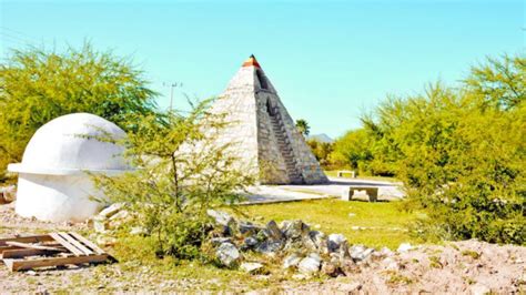 Campesino Mexicano Construyó Una Pirámide A Pedido De Un Extraterrestre