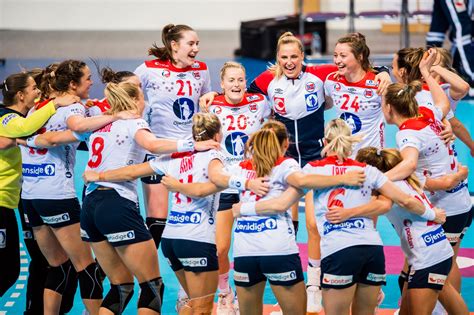 Lagets trener er christian berge. Slik går Norge videre i håndball-VM: Selv tap kan gi ...