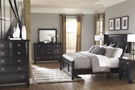 Four Piece Casual Storage Bedroom Set In Black Mathis