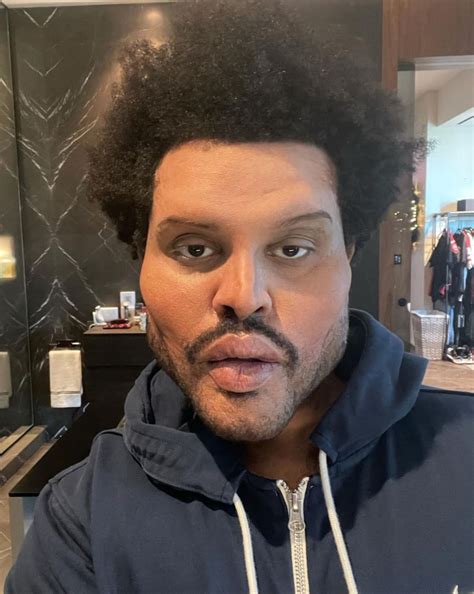 /ðə/ (but see notes below). Was ist da passiert? The Weeknd schockt mit verzerrtem Gesicht