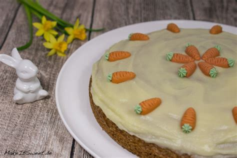 Gleich zweimal lief mir das rezept über den weg, einmal bei miri und dann noch auf dem instagram account von. Karotten-Walnuss-Kuchen Rezept - MakeItSweet.de