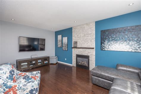 Teal Accent Wall In 2020 Accent Walls In Living Room Teal Accent