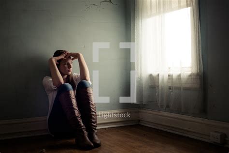 Teen Girl Sitting Alone In An Empty Room Near A — Photo