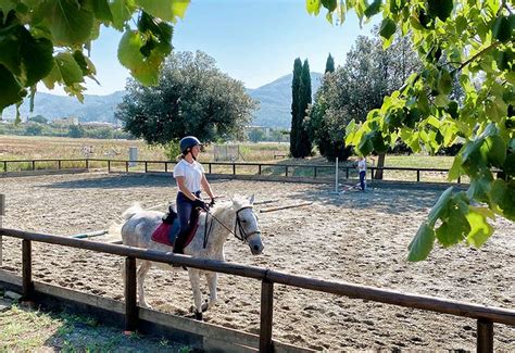 Situated in montemurlo, this townhouse accommodation is within 6 mi (10 km) of villa celle, museum of mural painting, and museo dell'opera del duomo. Scuola di Equitazione Montemurlo | Centro Ippico La Querce
