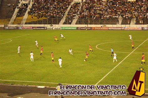 Juan fernando caicedo (deportes tolima) trifft mit dem rechten fuß aus der strafraummitte, unten. Noche maldita para el 'Vinotinto': DEPORTES TOLIMA 0-1 ...