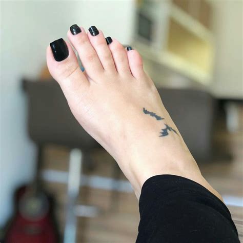 A rezar por qué no sea repost. Favorite Luna | Pies de mujer, Pies femeninos, Uñas pies