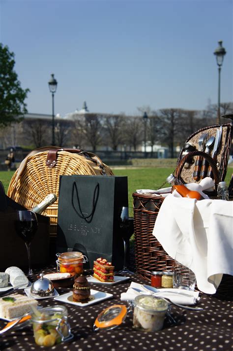 Picnic in Paris by Le Burgundy ! | Picnic in paris, Picnic, Table