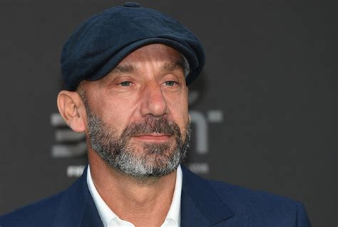 Gianluca vialli arrived as a star signing under ruud gullit's management in 1996 and went onto under vialli chelsea would go onto lift the 1998 league cup, the 1998 cup winners cup and the. Vialli racconta la sua partita contro il cancro: "Ora sto ...