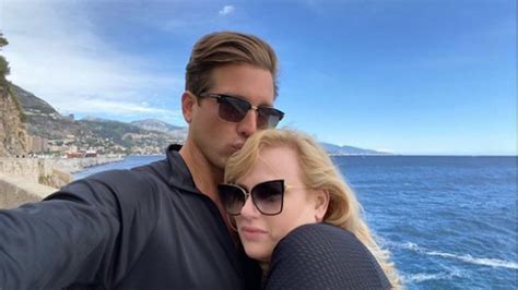 Wer ist ihr neuer freund? Rebel Wilson teilt erstes Knutsch-Pic mit ihrem neuen ...